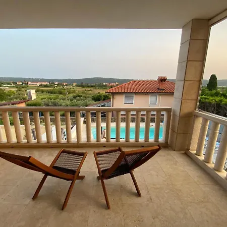 Διαμέρισμα Pop's Pool Place